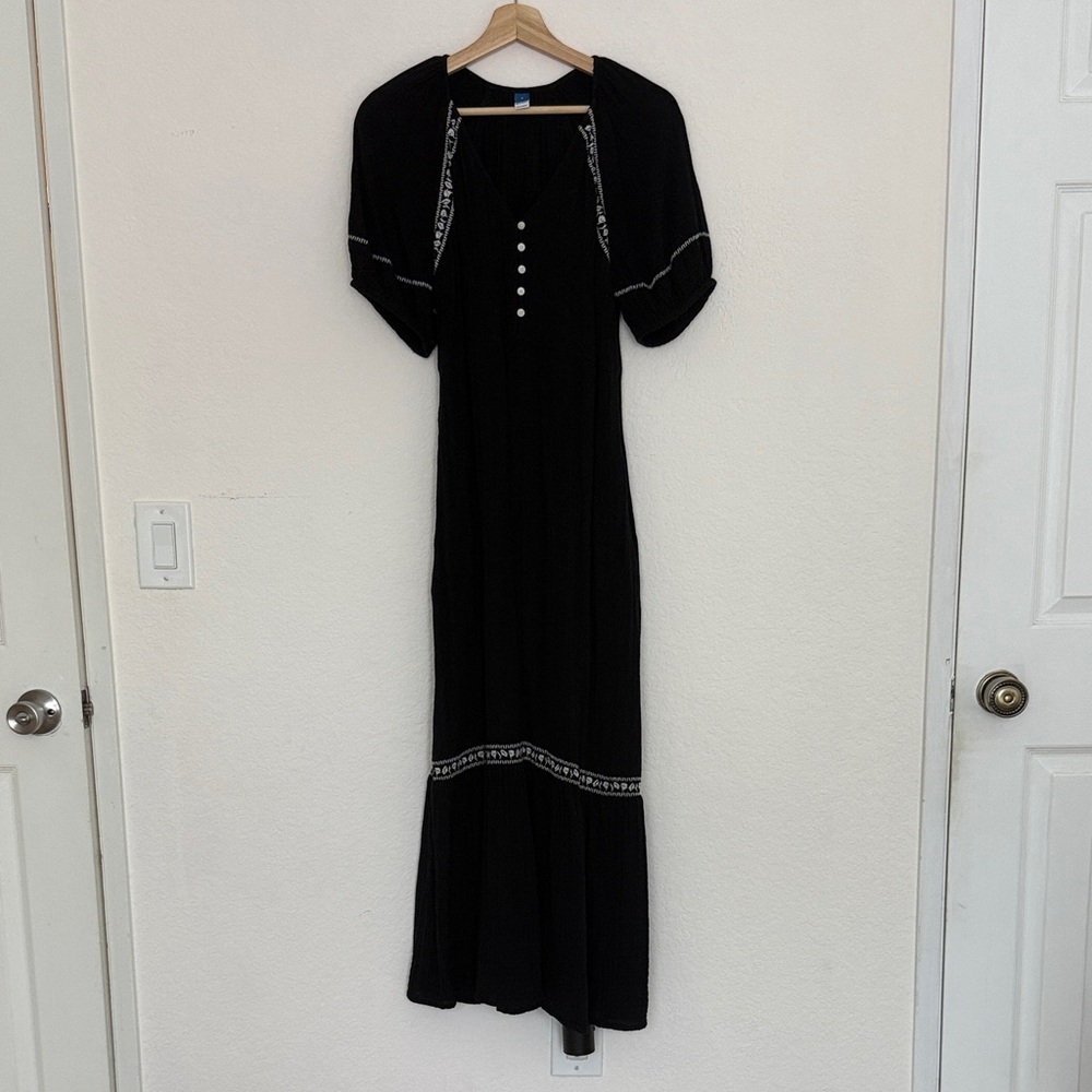 Old Navy Black Maxi Dress with White Trim - Picture 2 of 8